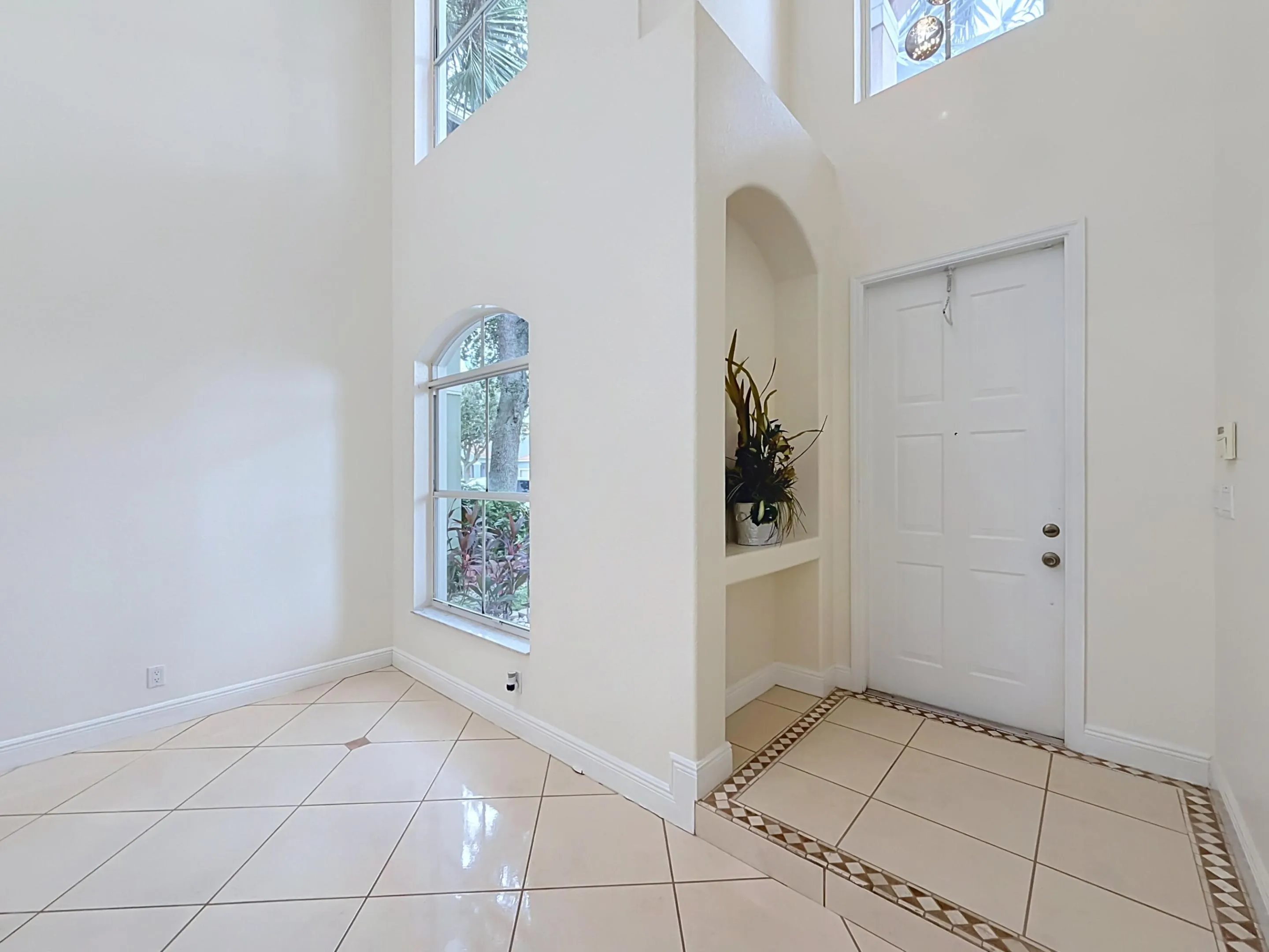 6657 Lurais Drive-19