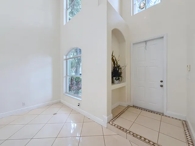 6657 Lurais Drive-19