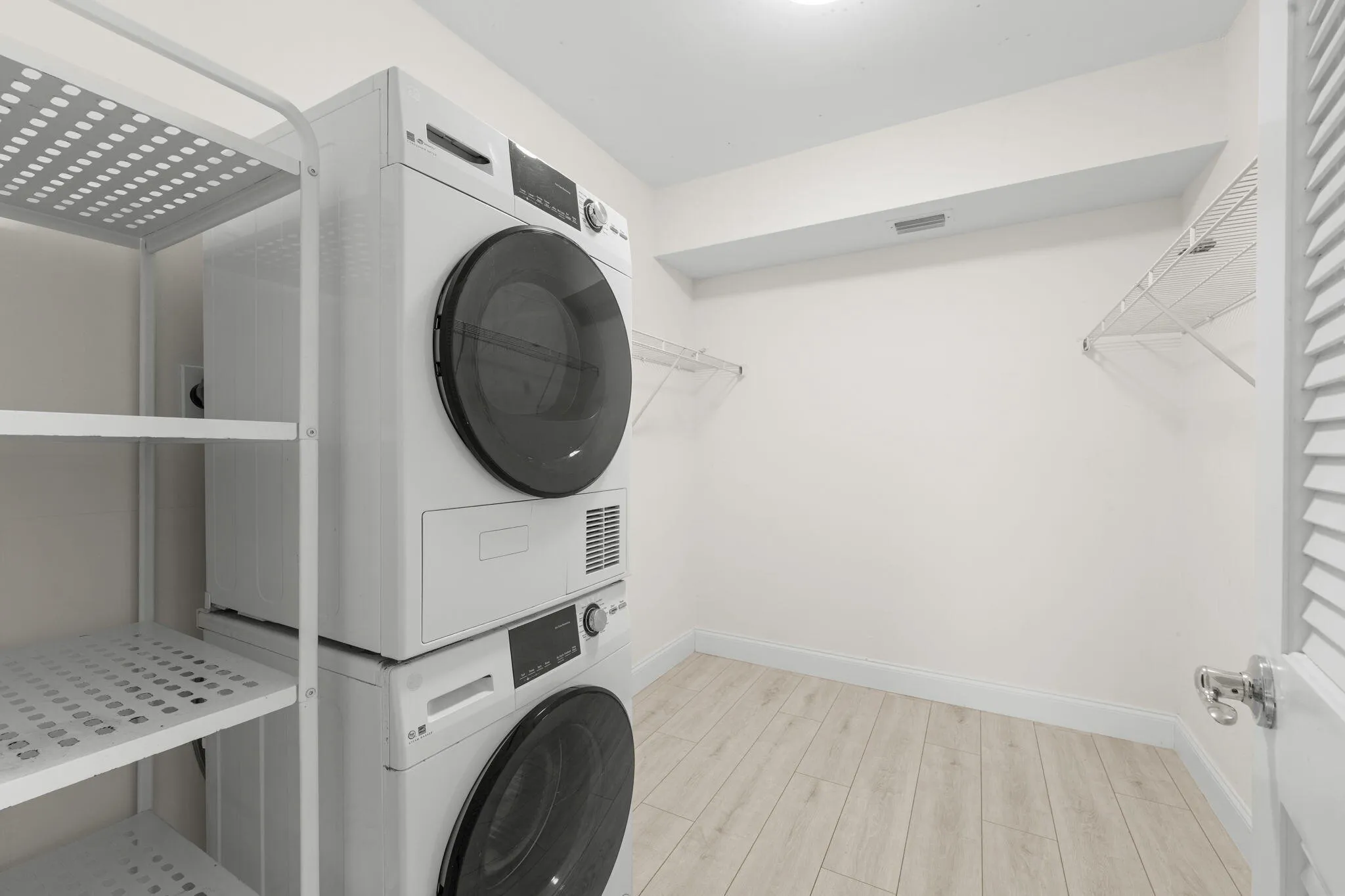 Primary closet & washer-dryer