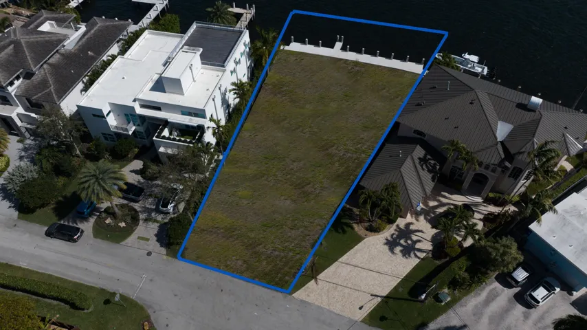 94 ft of Waterfront Protected Dockage No Wake