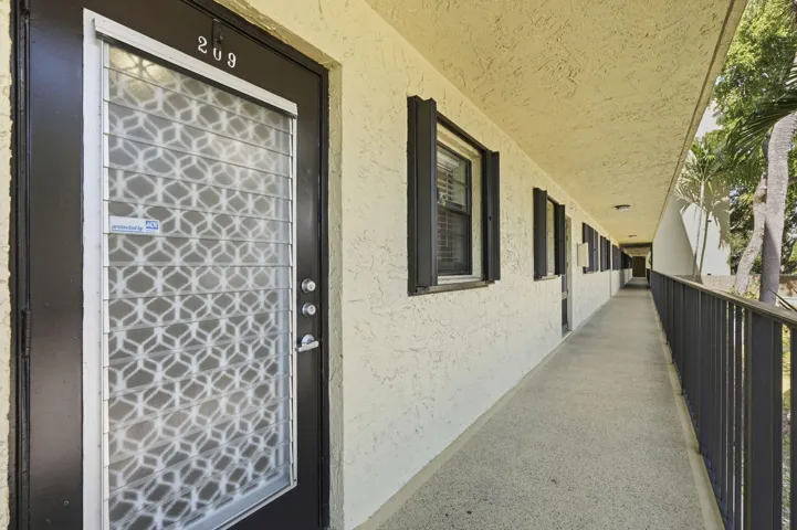 29-web-or-mls-367_S_Federal_Hwy_Apt_A209