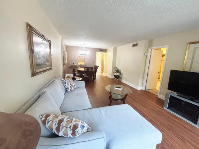 31-web-or-mls-367_S_Federal_Hwy_Apt_A209