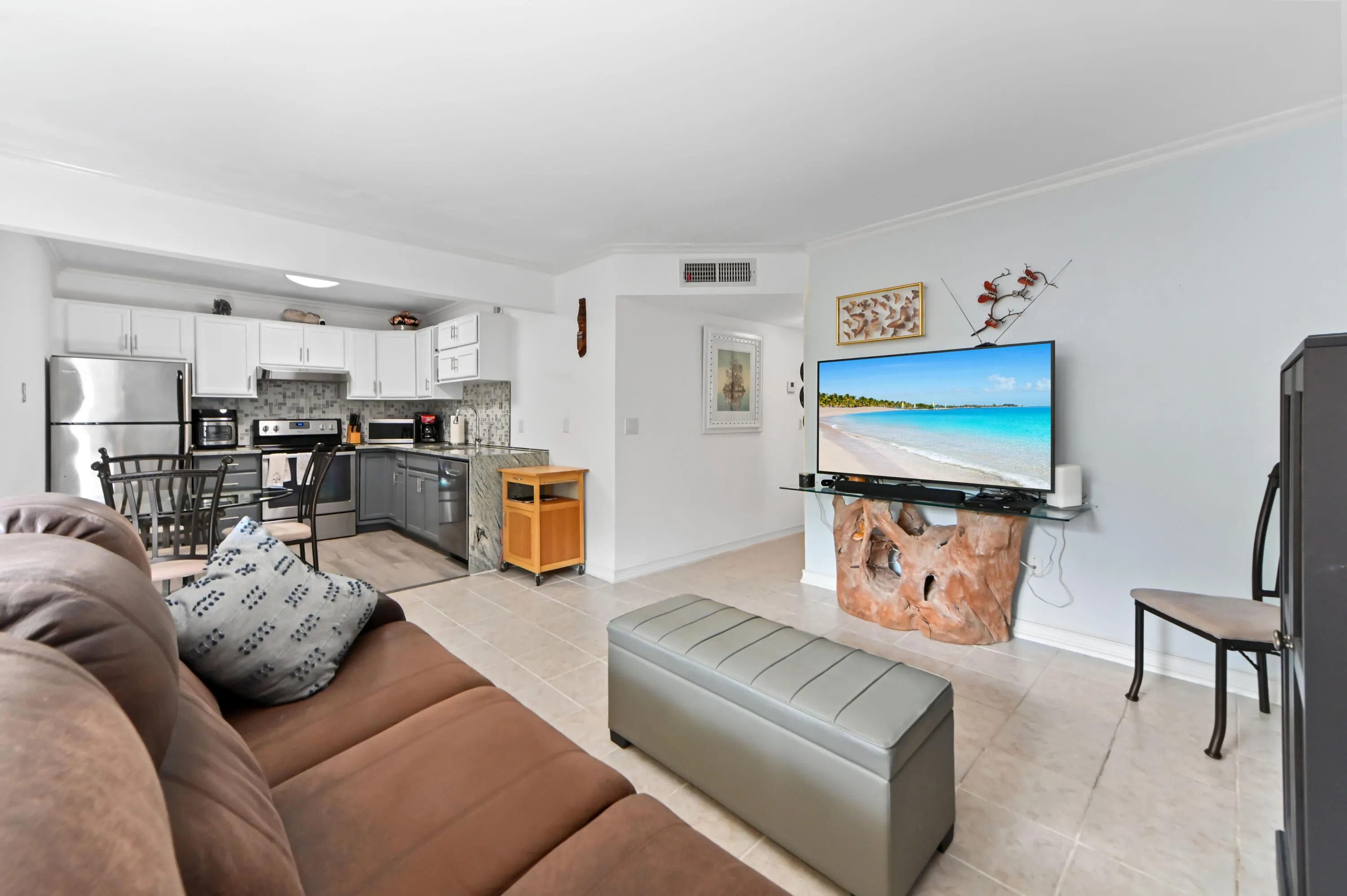 13 living room 05