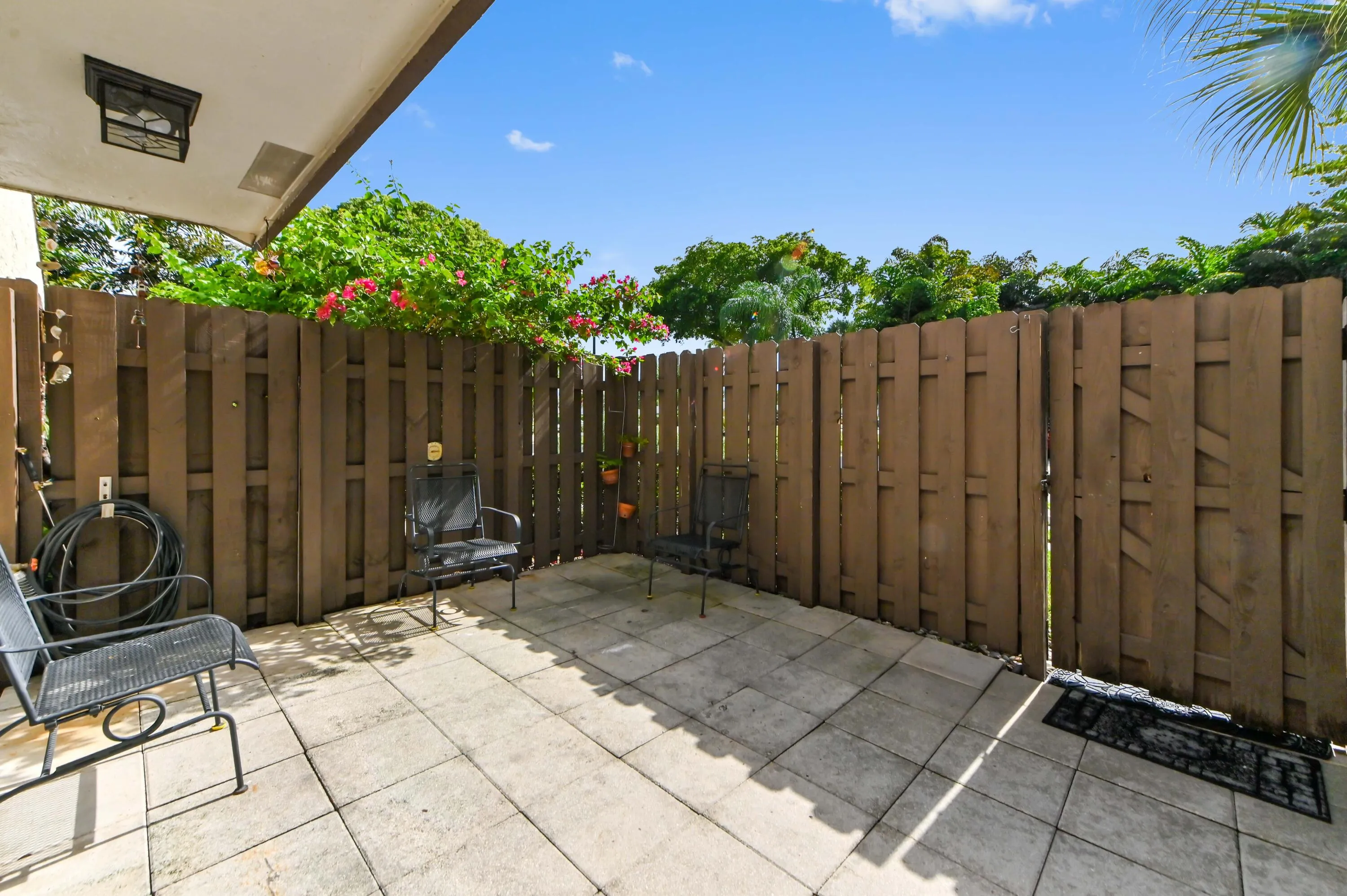 06 patio 01
