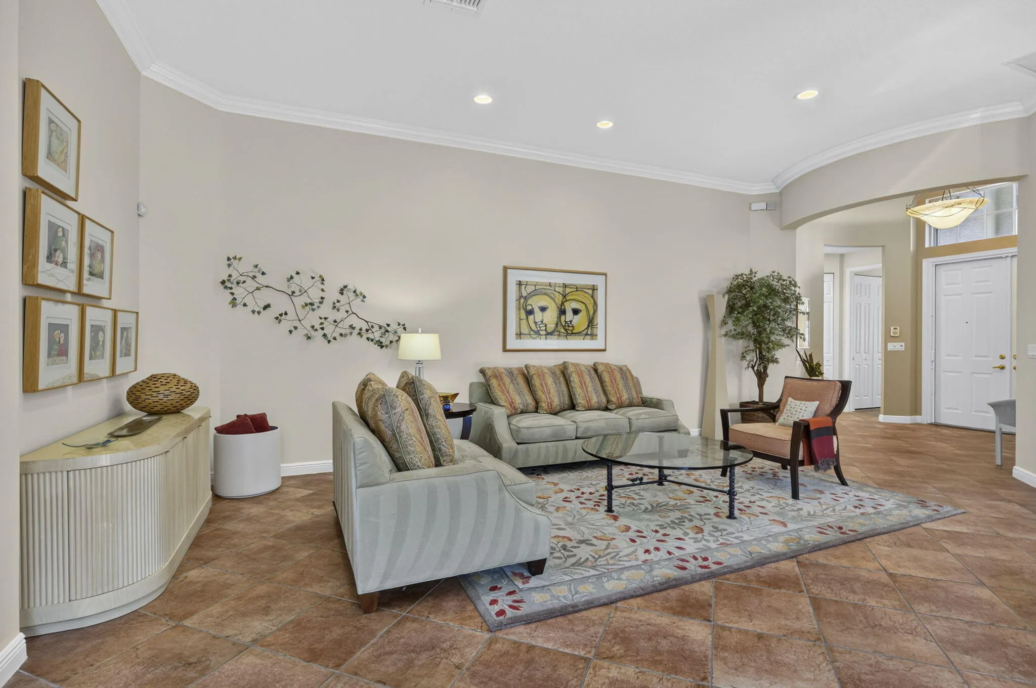 11 Ft Ceilings in Living and Dining Room