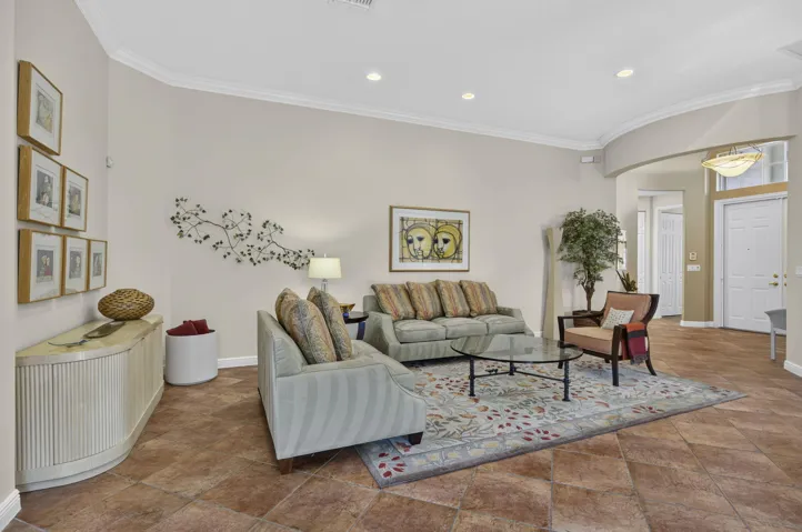 11 Ft Ceilings in Living and Dining Room