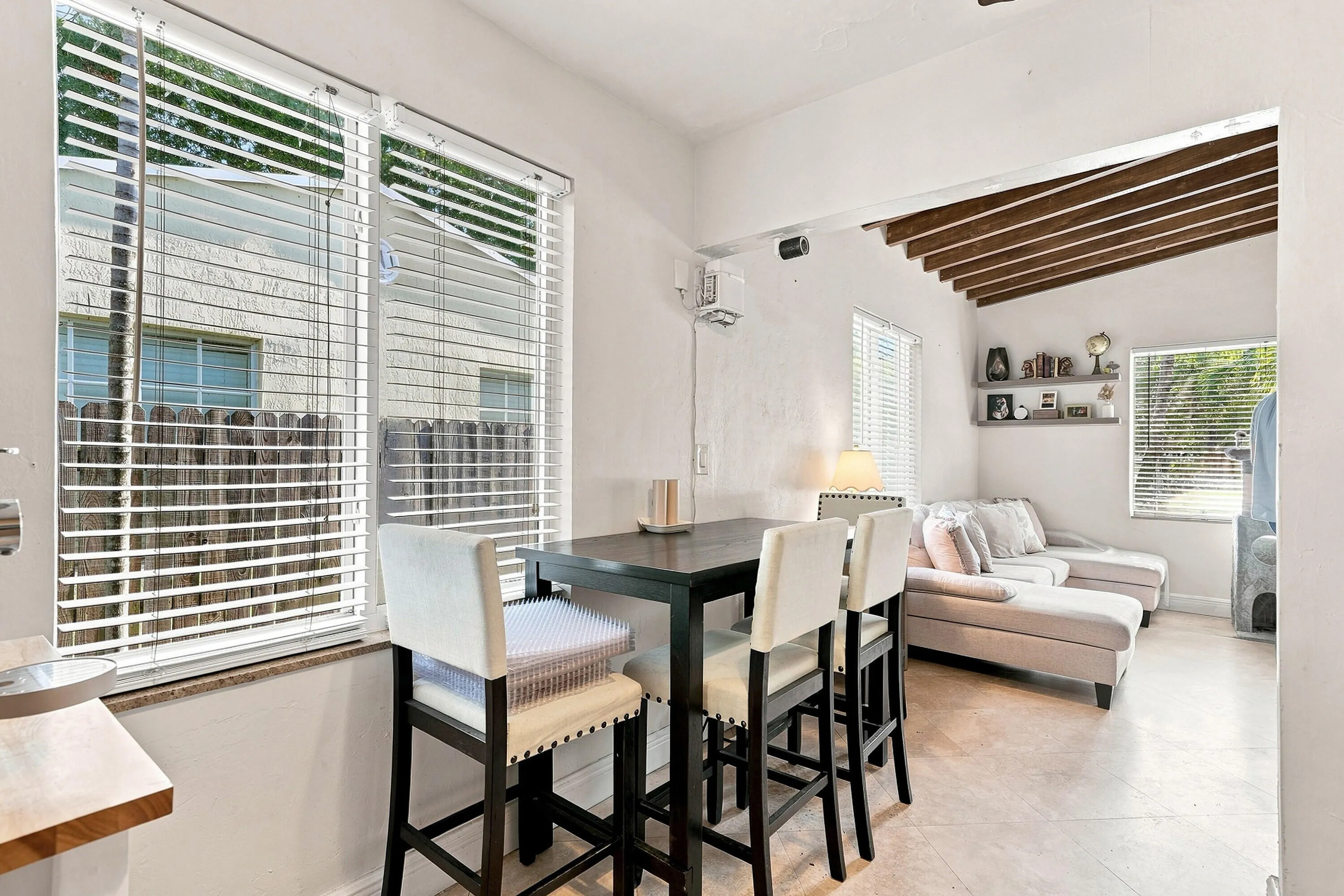 11_dining area