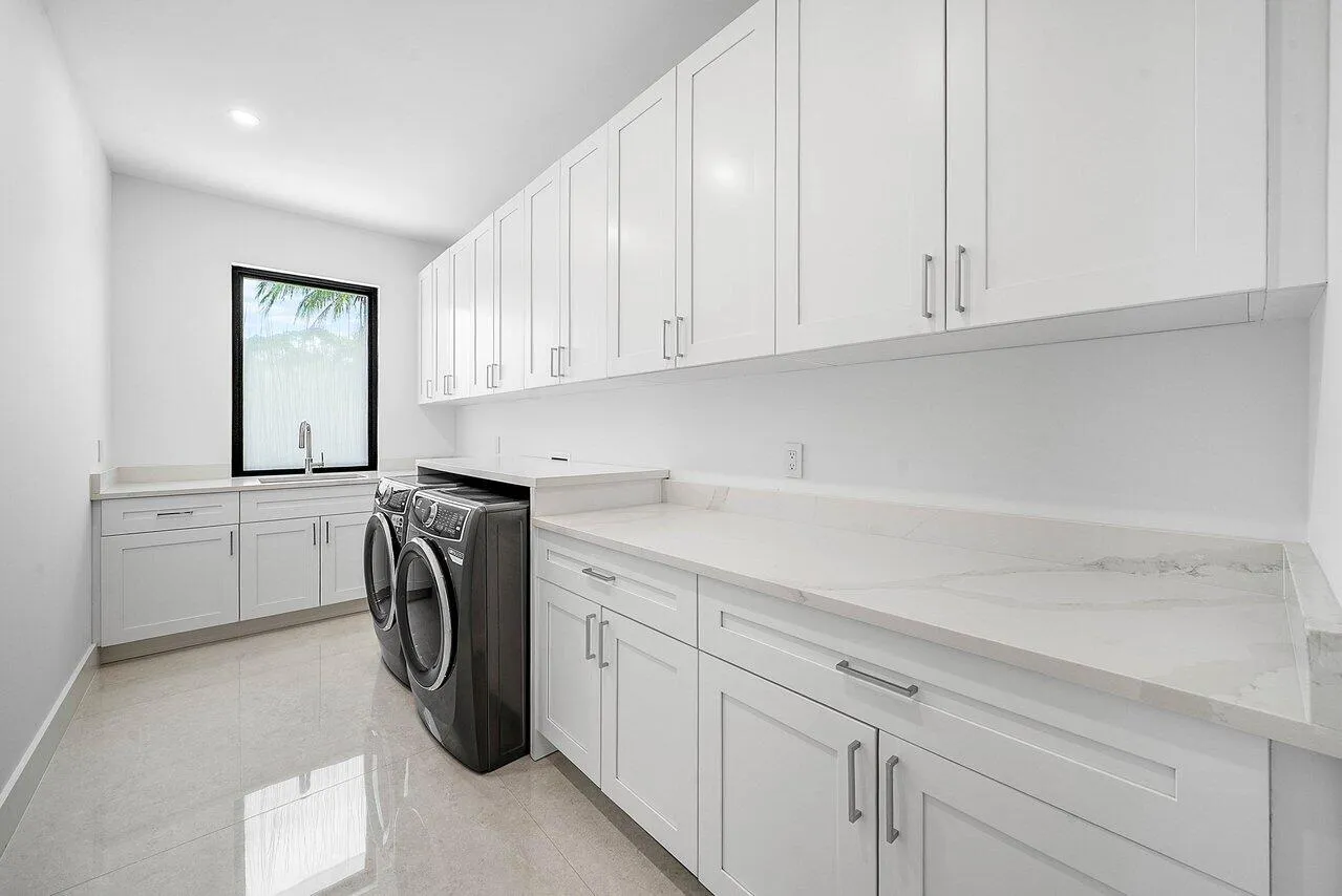047-451Northwest7thAvenue