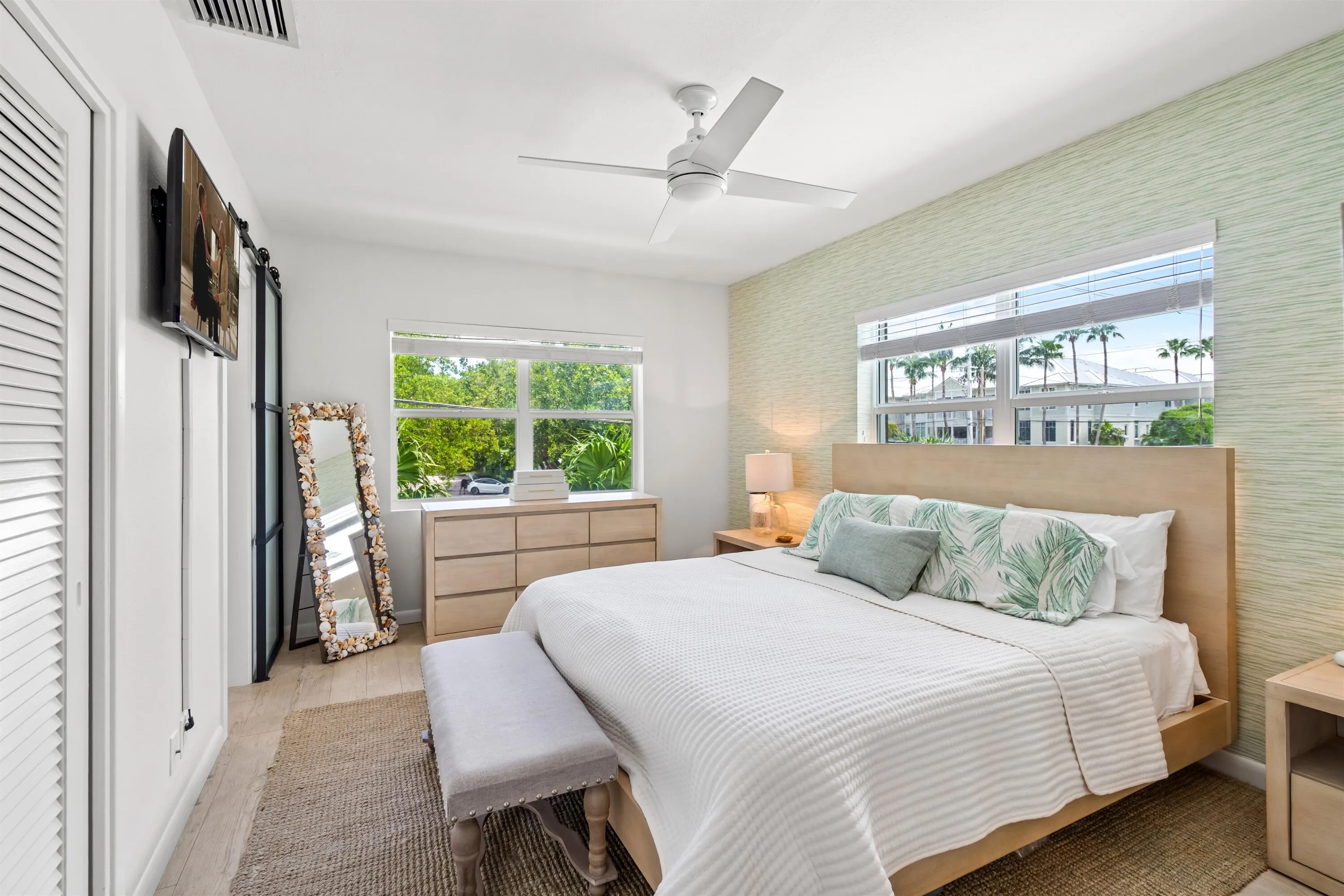 BEDROOM_1_LOOKING_OUT_2_DT