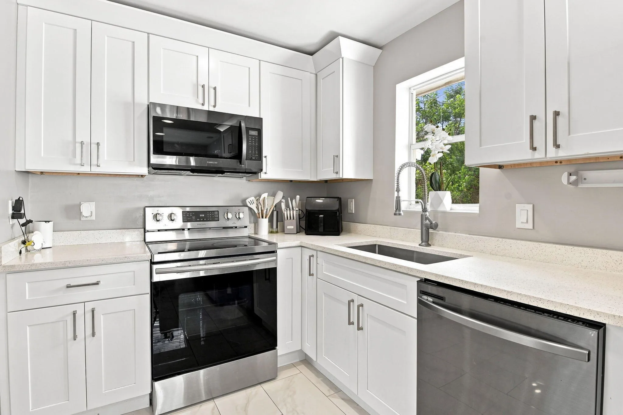 13-web-or-mls-1217%20W%2032nd%20St%20%28