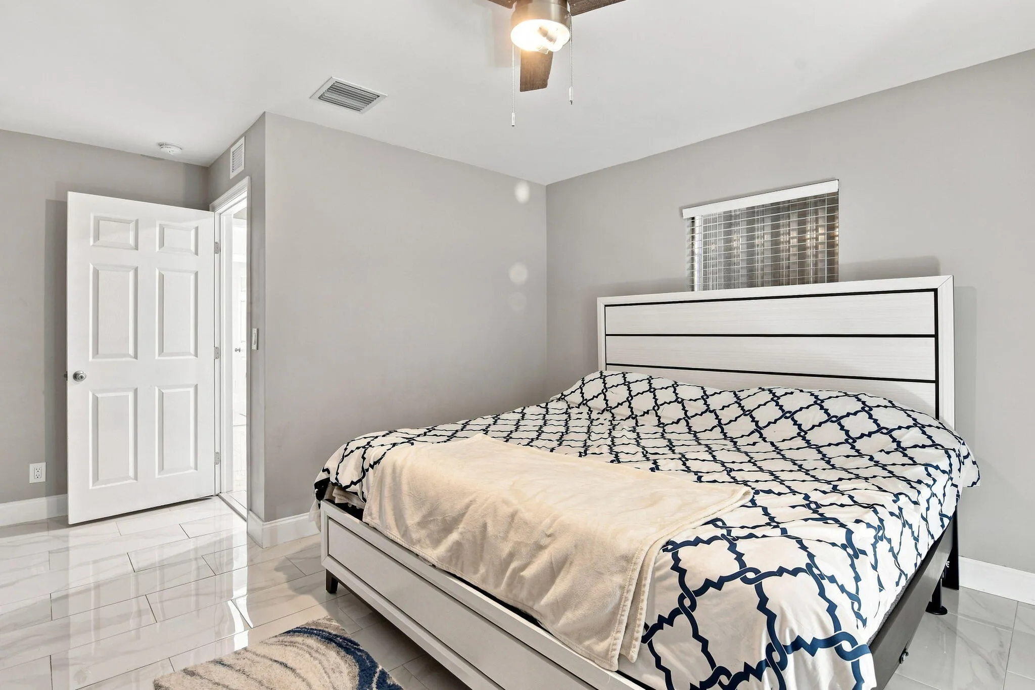 22-web-or-mls-1217%20W%2032nd%20St%20%28