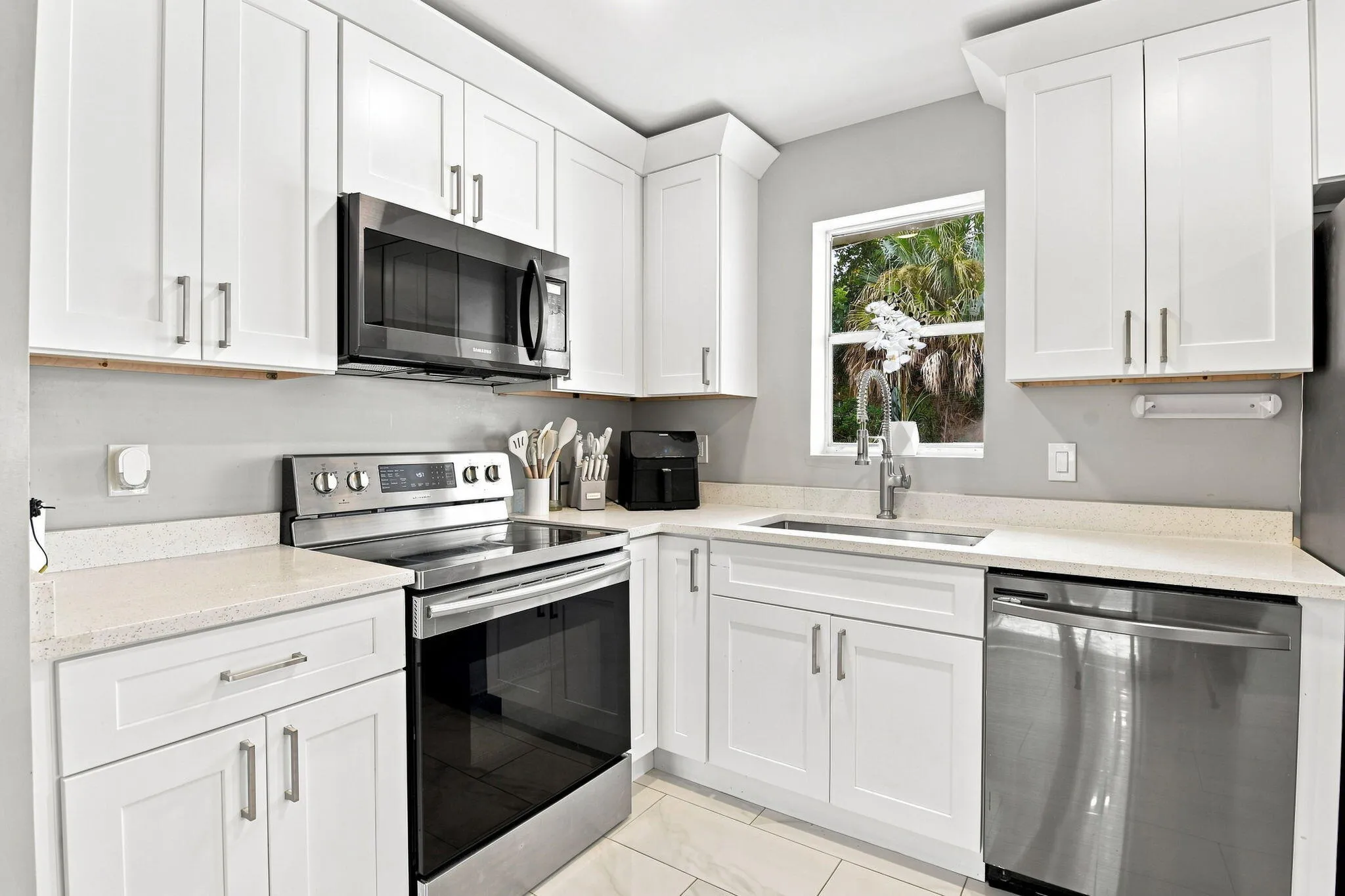 11-web-or-mls-1217%20W%2032nd%20St%20%28