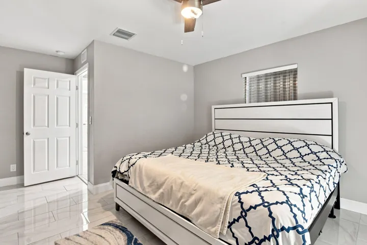 22-web-or-mls-1217%20W%2032nd%20St%20%28