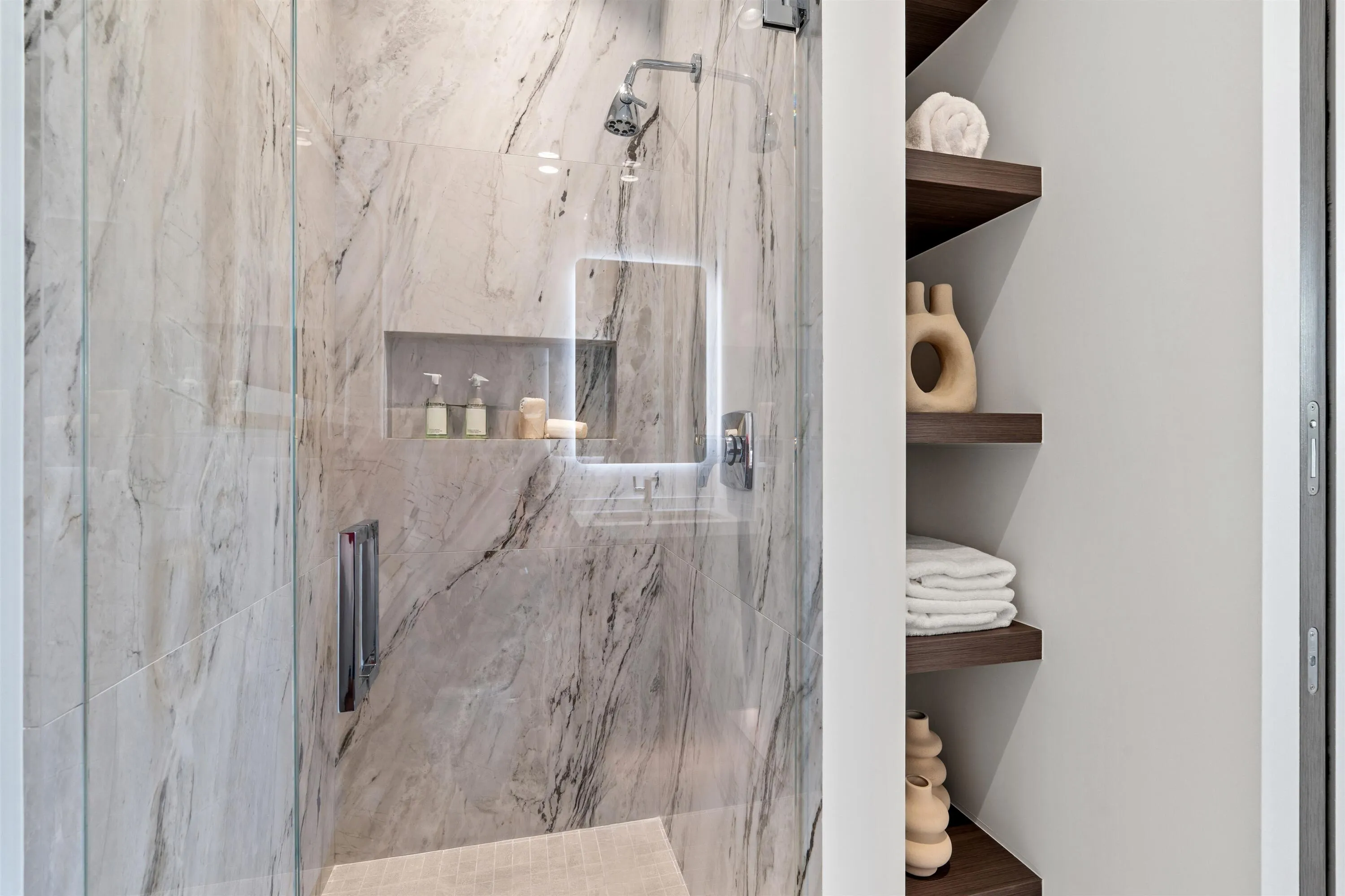 BATHROOM_1_SHOWER