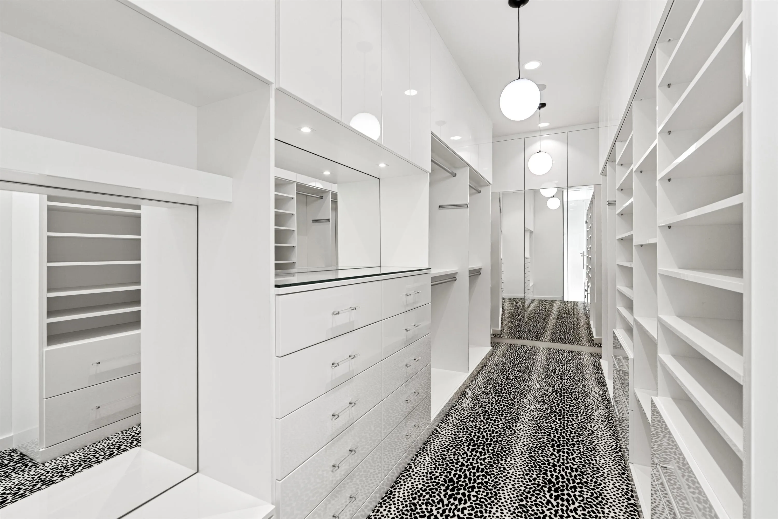 PRIMARY_CLOSET