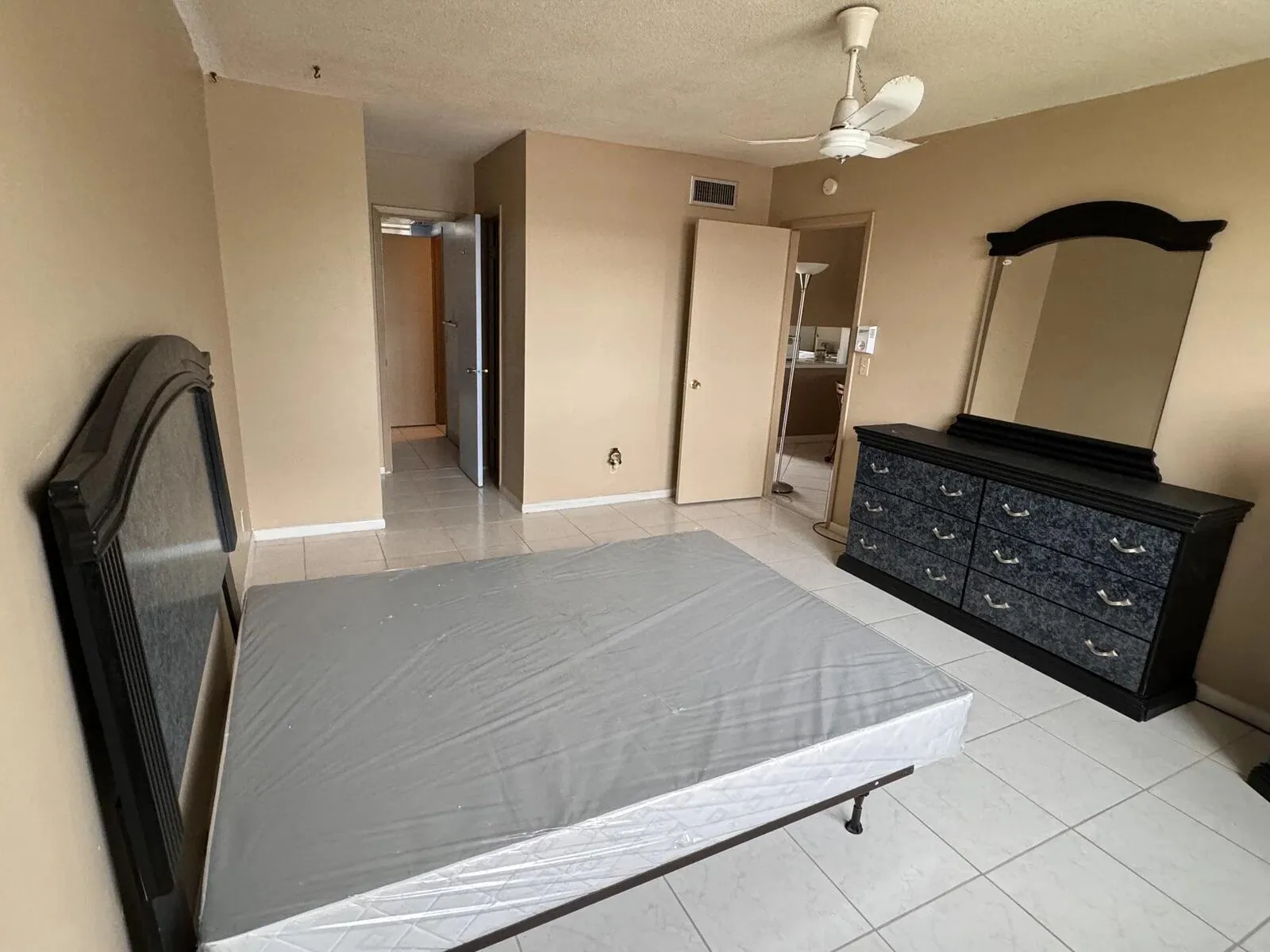 Queen Size bedroom Set.