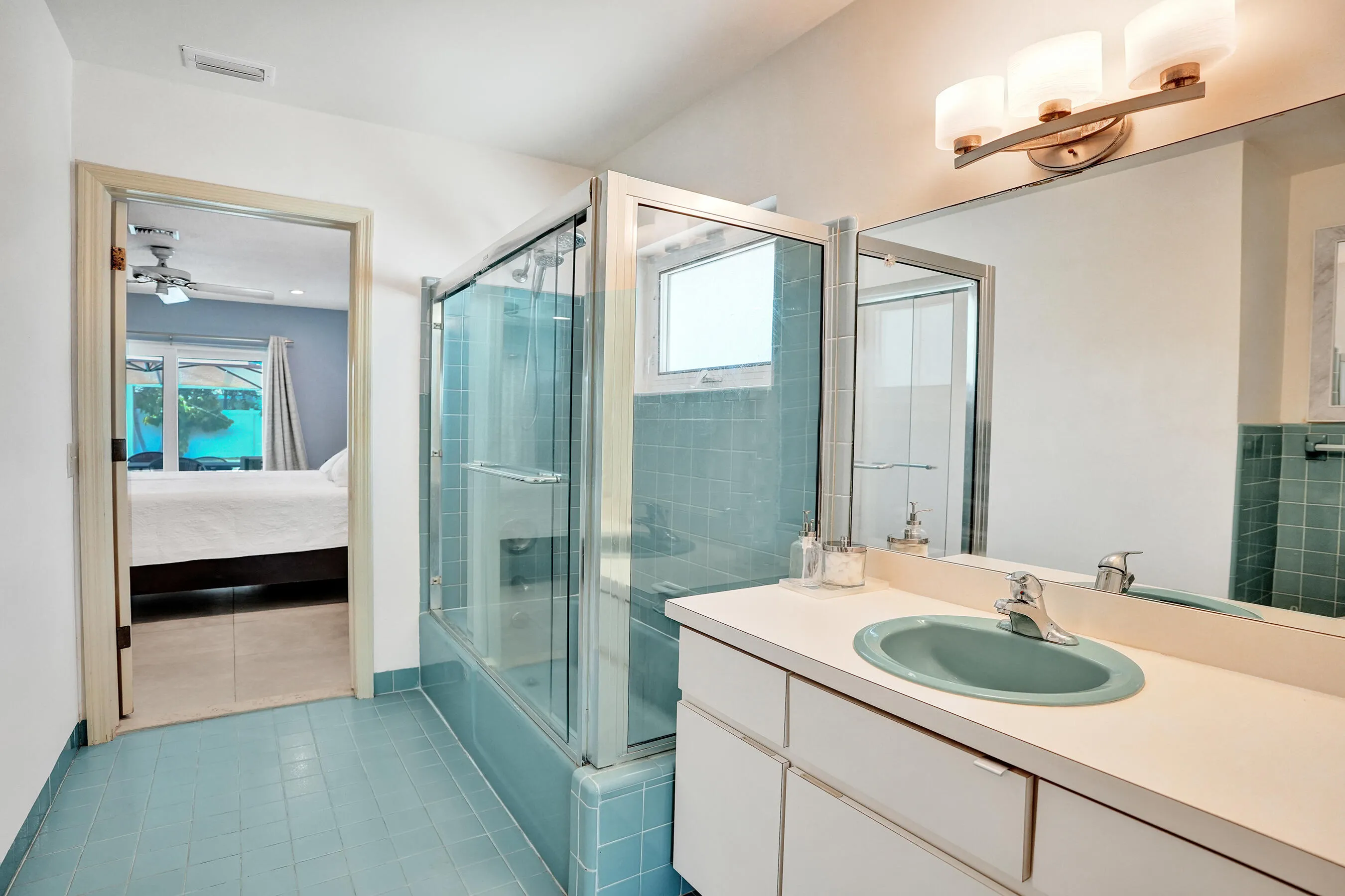 Master Bath-room to expand if desired