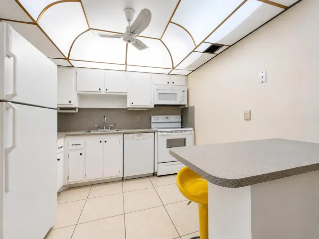 Spacious and Bright Kitchen