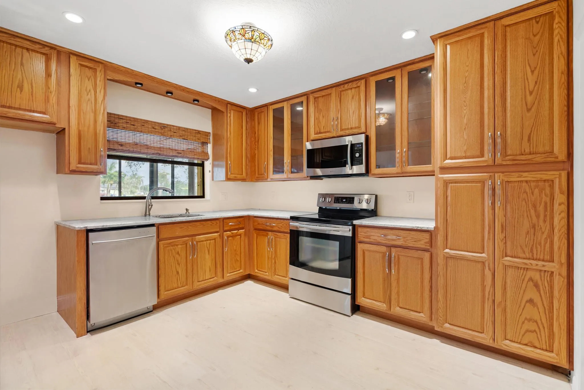 Eat-in Kitchen