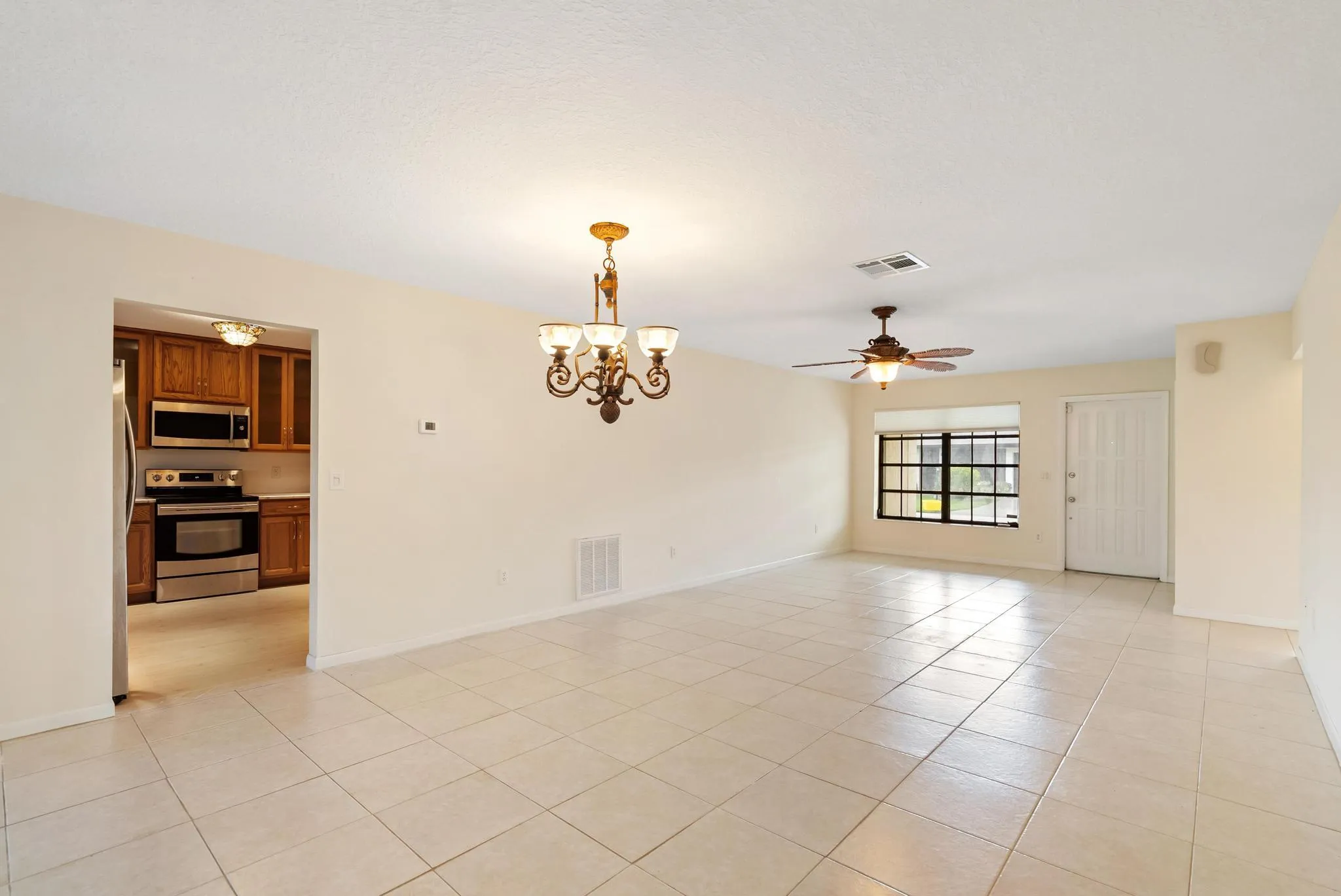 Dining/Living Rm