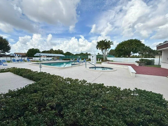 Pool/Jacuzzi