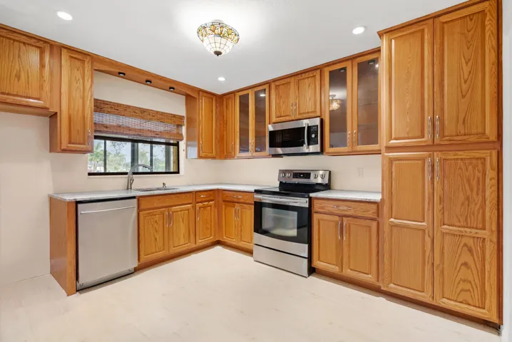 Eat-in Kitchen
