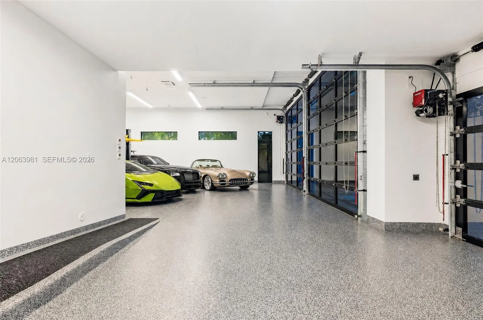2,300+ SF garage showrooms.Fit up to 20 cars.