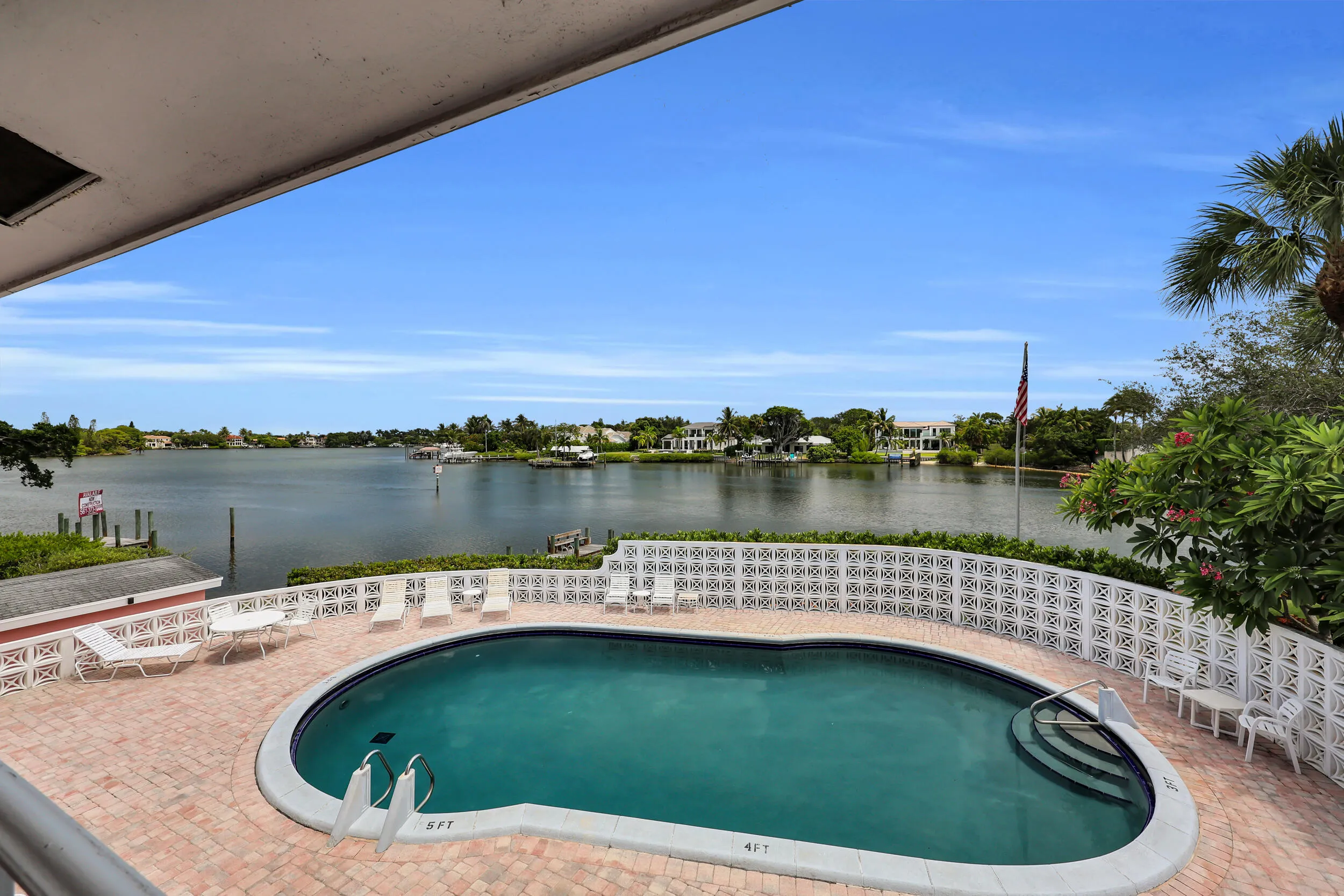 River View/Pool