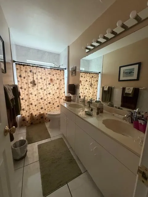 guest bath with double sinks