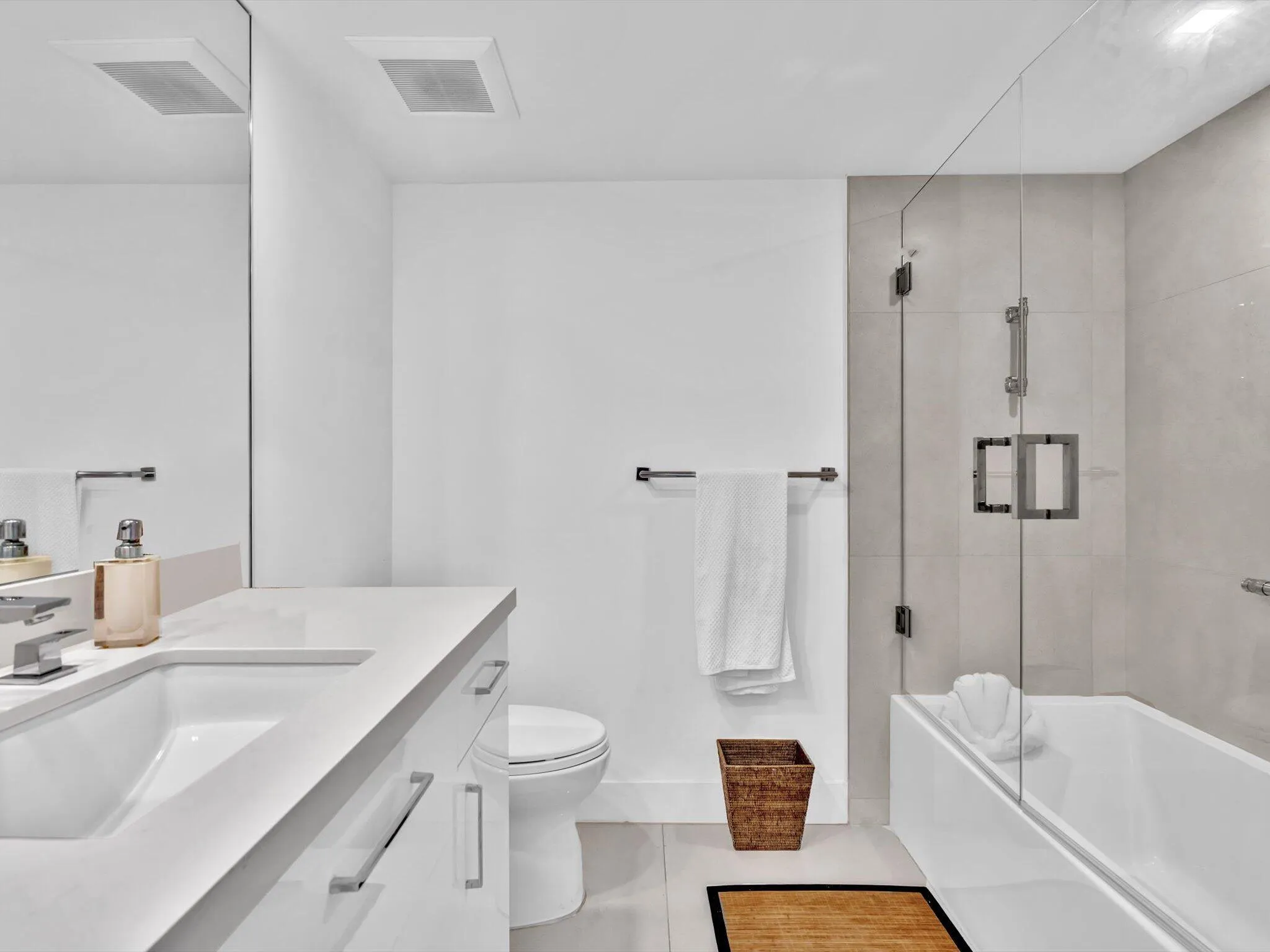 2ND BATH TUB/SHOWER