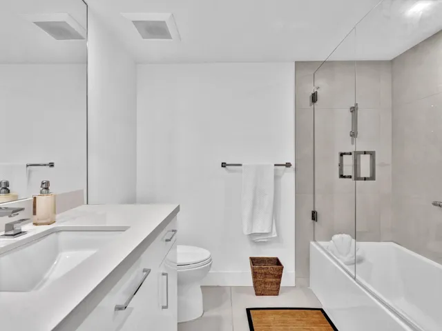 2ND BATH TUB/SHOWER