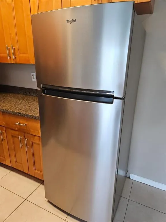 741 LYONS 203 KITCHEN 2