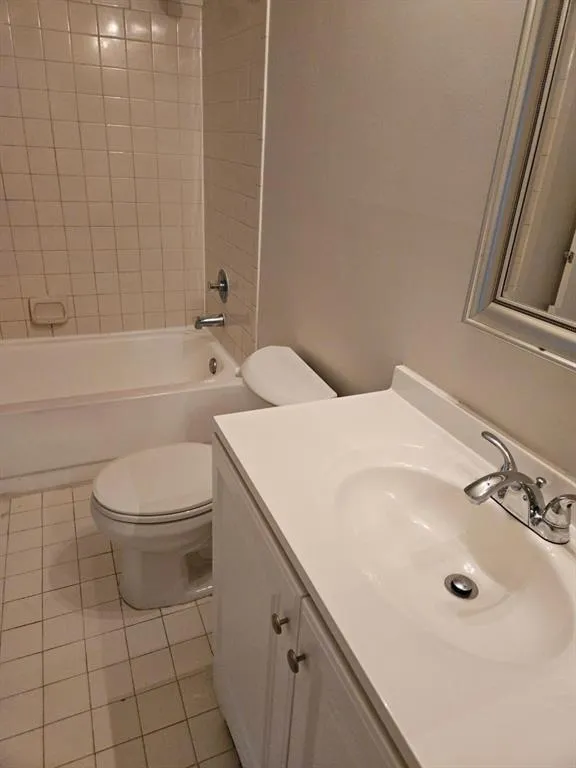 741 LYONS 203 BATHROOM 1