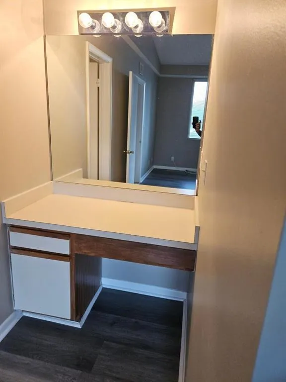 741 LYONS 203 VANITY 1
