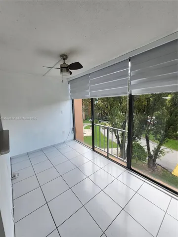 Balcony/Breakfast Nook