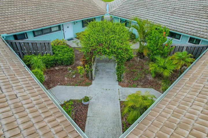 Front Courtyard entrance way