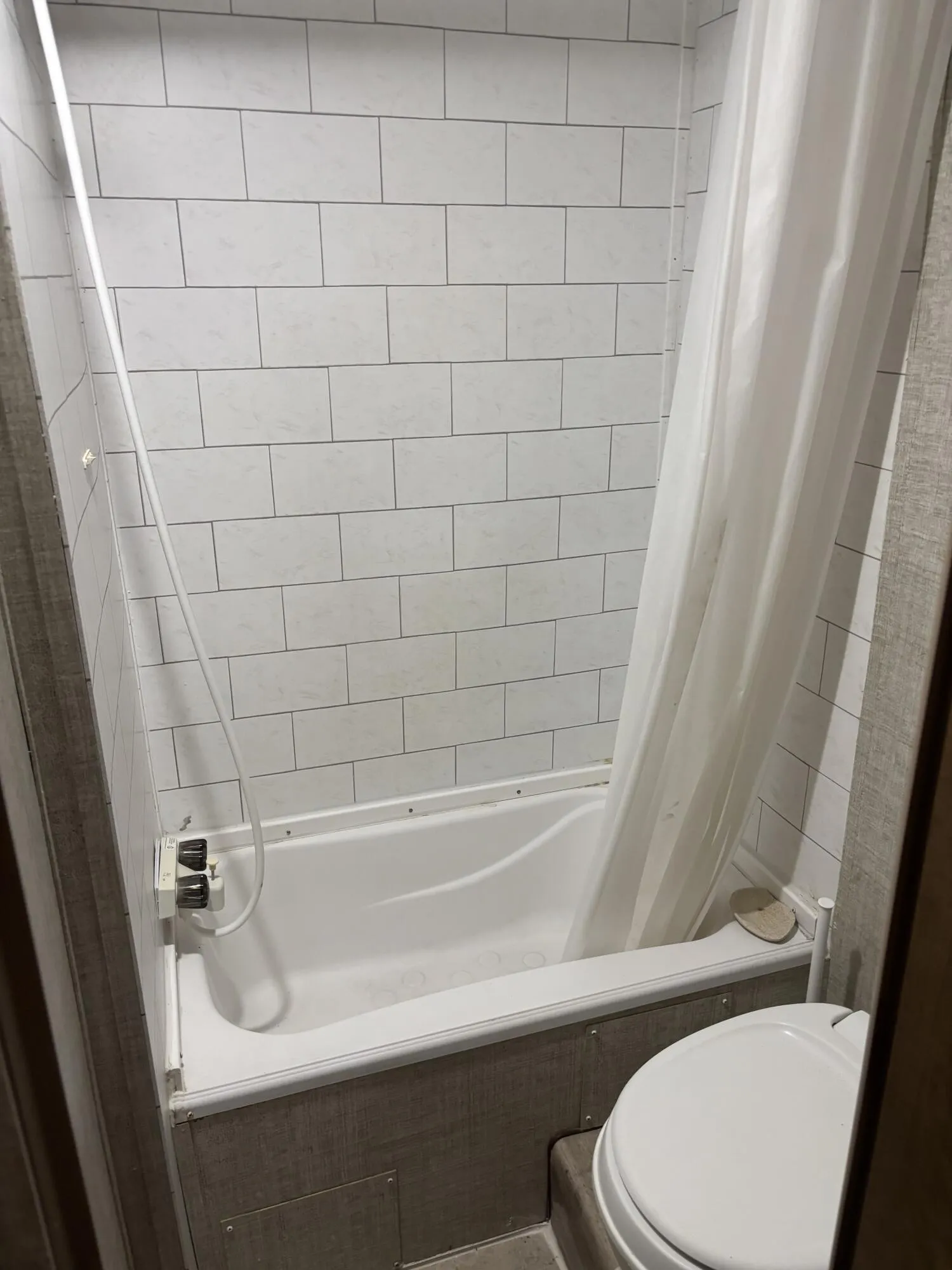 249 NE 45th ST - TRAILER - INSIDE4