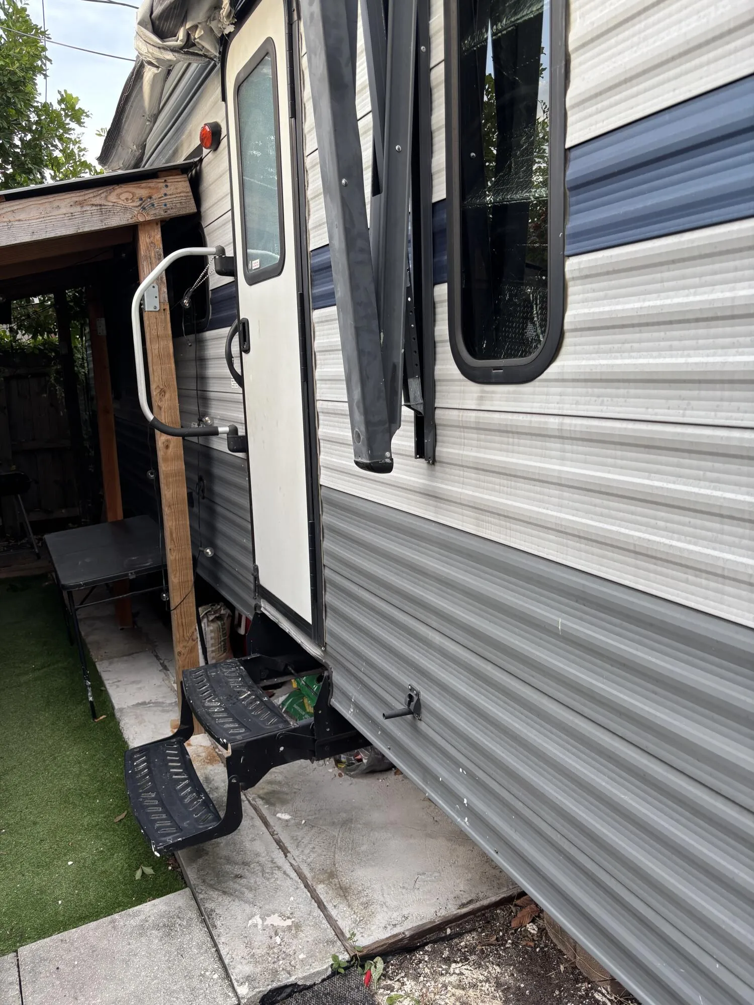 249 NE 45th ST - TRAILER - FRONT2