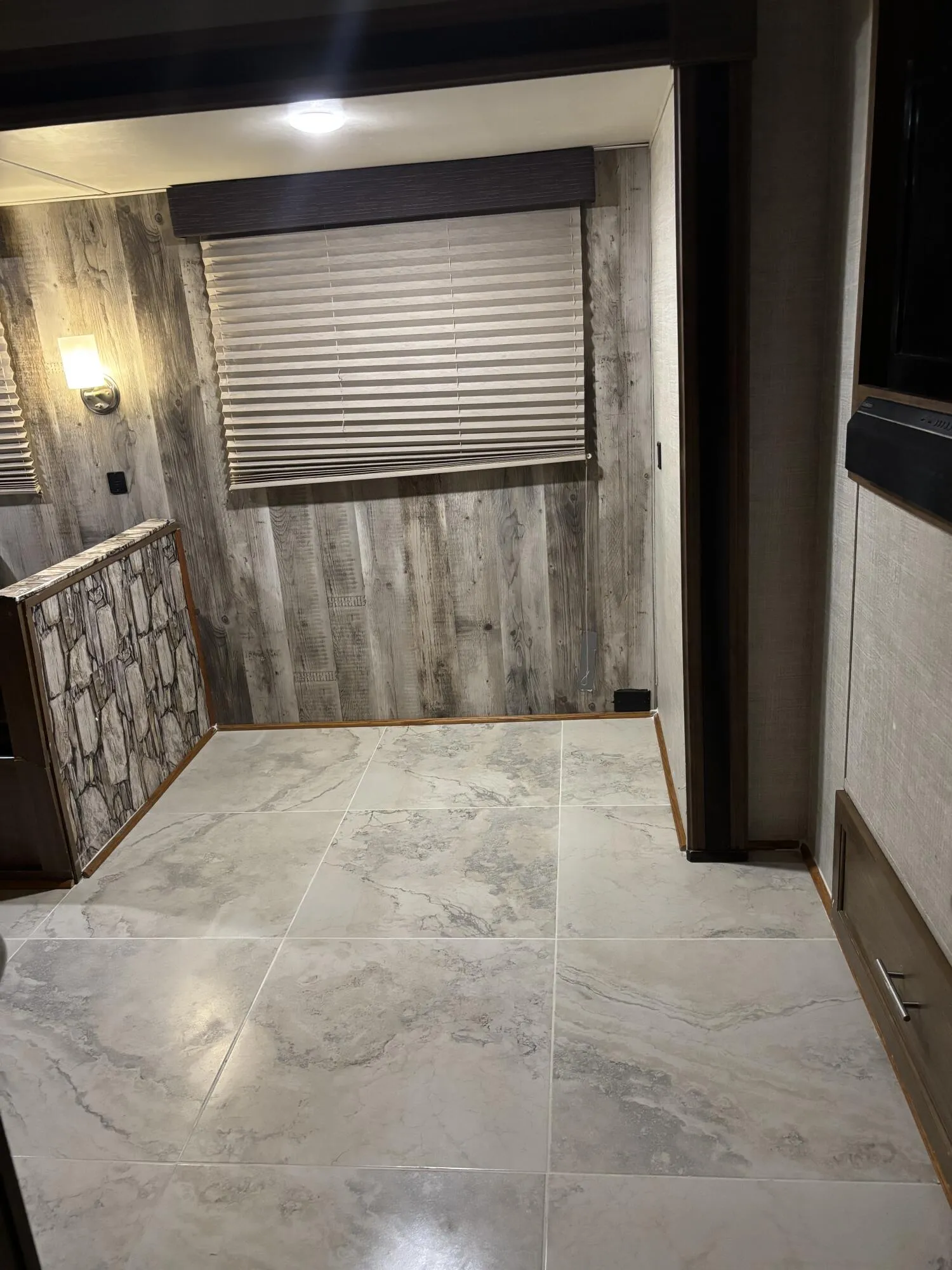 249 NE 45th ST - TRAILER - INSIDE1
