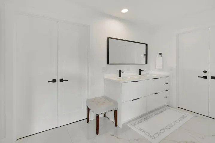 7477 Campo Florido