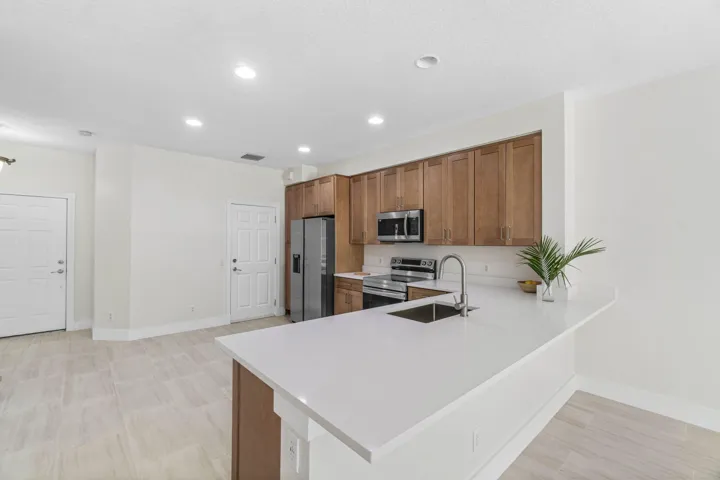 011-1182PinewoodLakeCourt-Greenacres-FL-