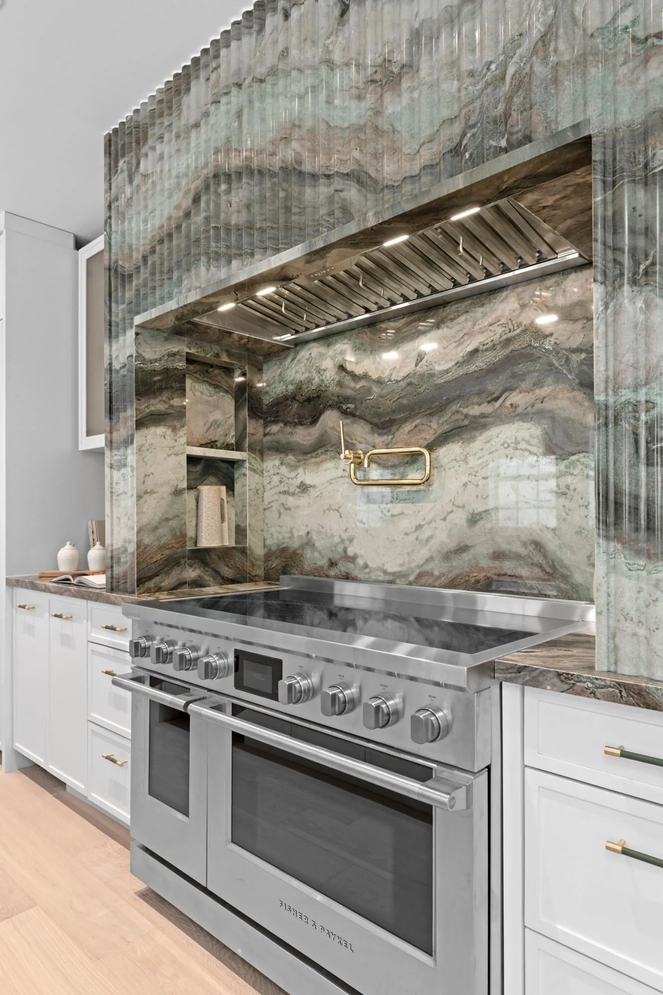11 - Kitchen