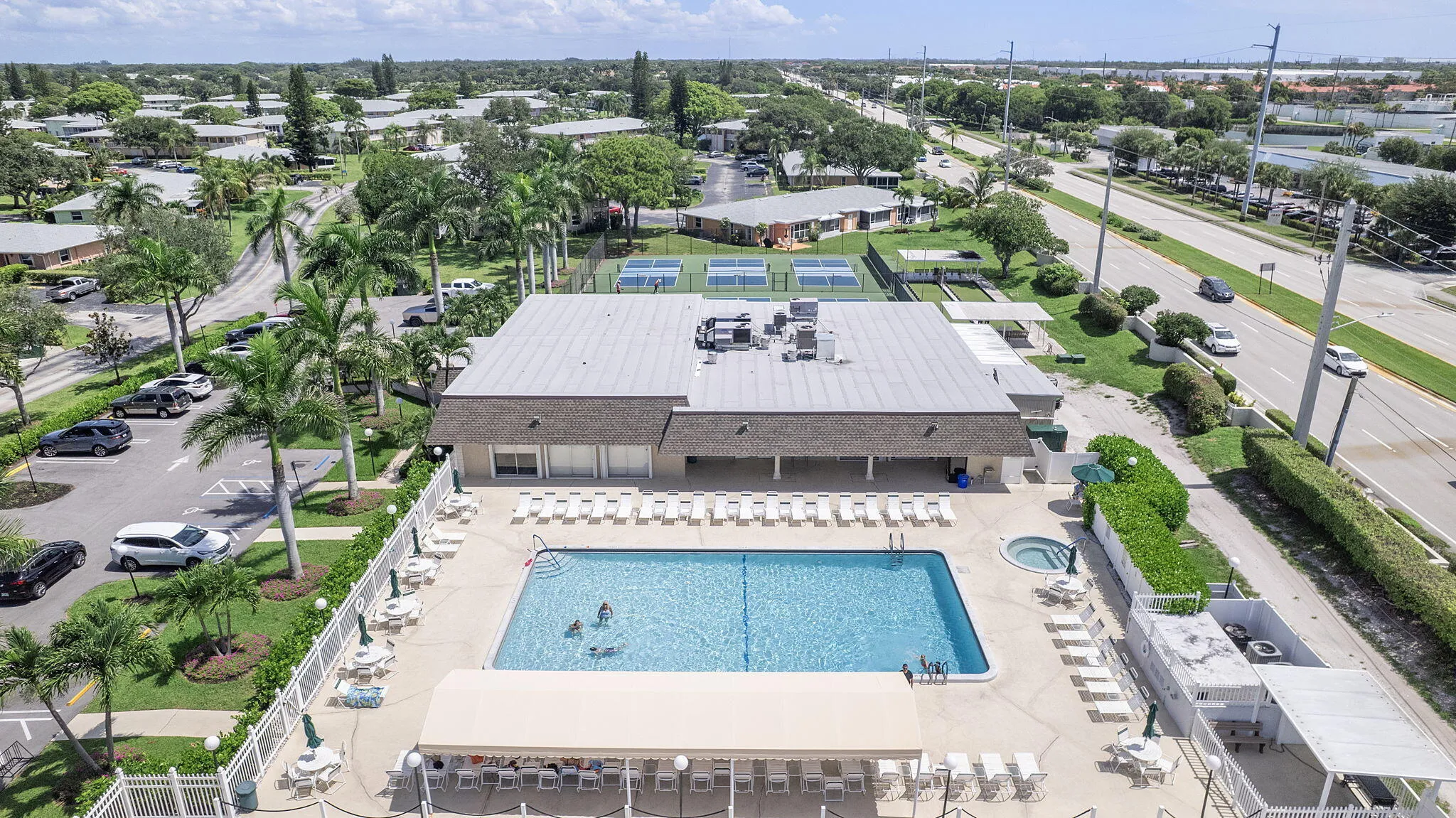 Club house/big pool