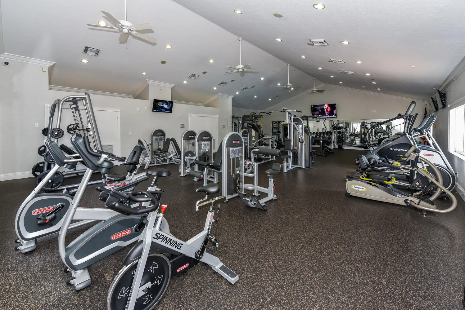 Lakes Fitness