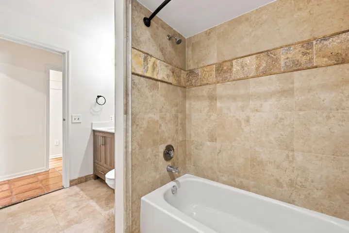 Shower/tub
