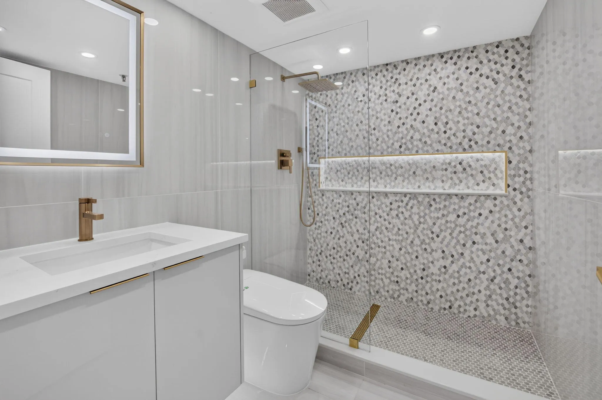 2nd bathroom walk in shower