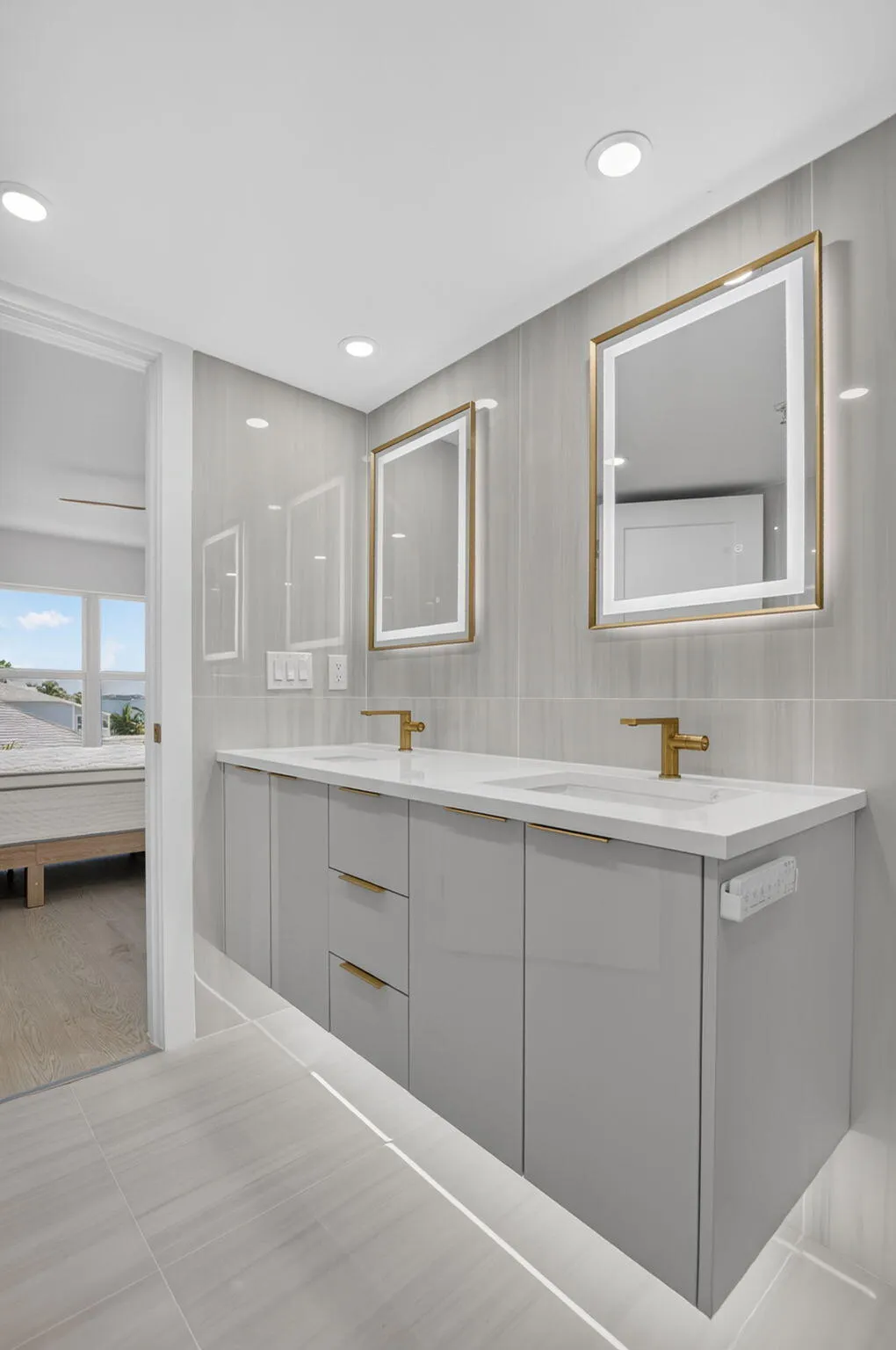 Illuminated mirrors & dual sink vanity