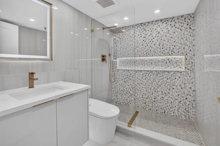 2nd bathroom walk in shower