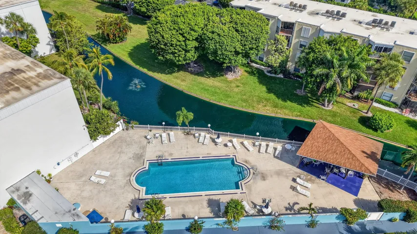 Community pool & clubhouse