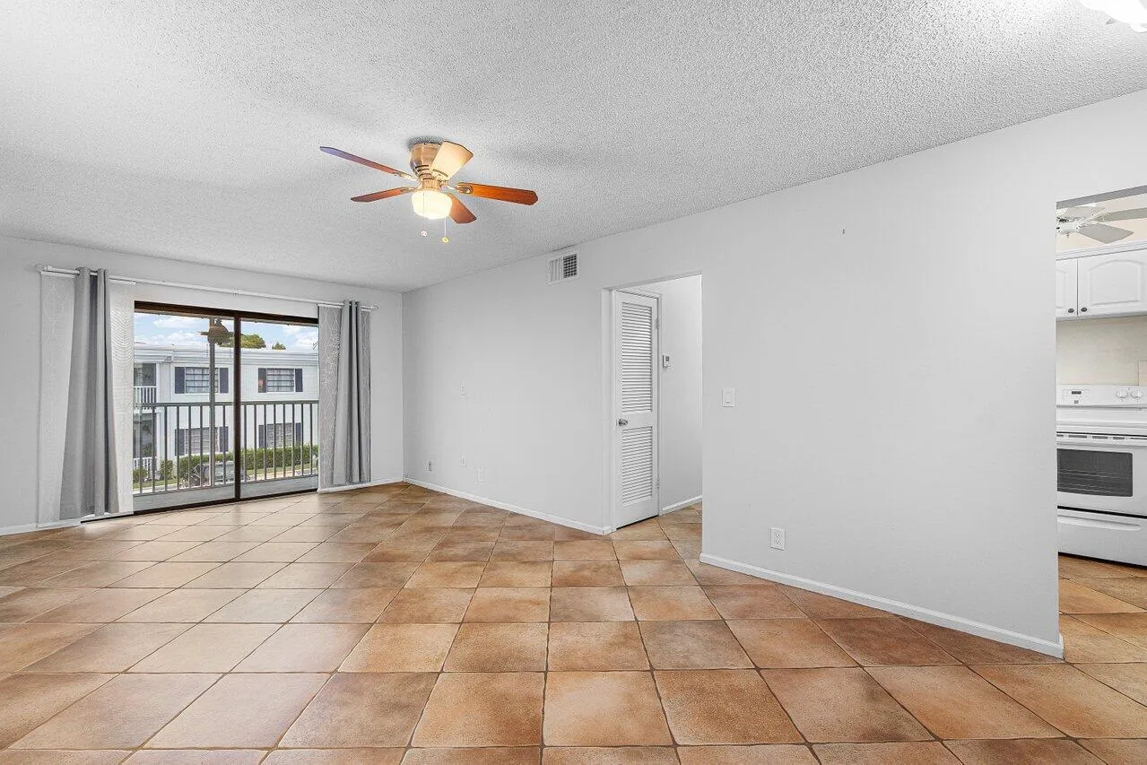 005-120CypressClubDrive-Unit231-PompanoB